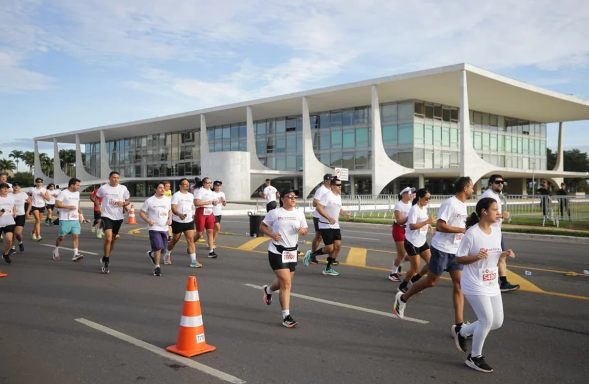 E abre a temporada de corridas do Metrópoles E abre a temporada de corridas do Metrópoles