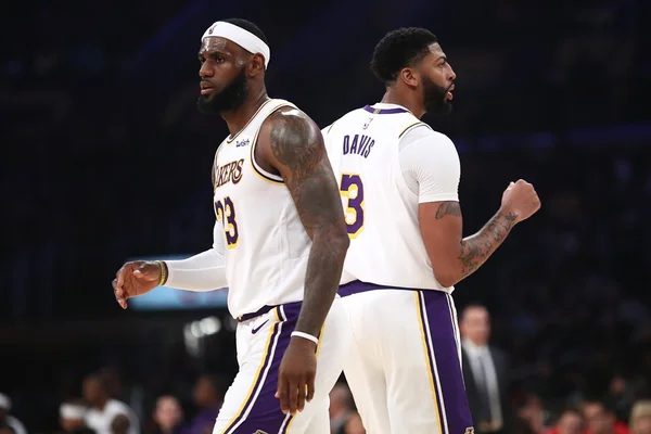 Com LeBron, Lakers batem Warriors mais uma vez em pré-temporada