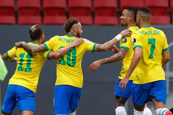 Neymar supera Zico em vitória do Brasil na estreia da Copa América