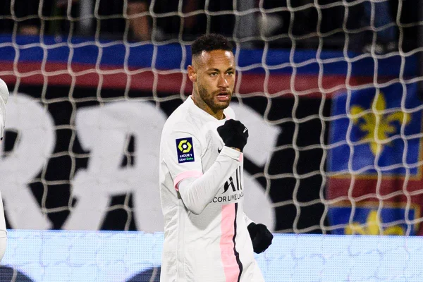 Na polêmica sobre racismo, até Neymar deu seu apoio a Edenilson