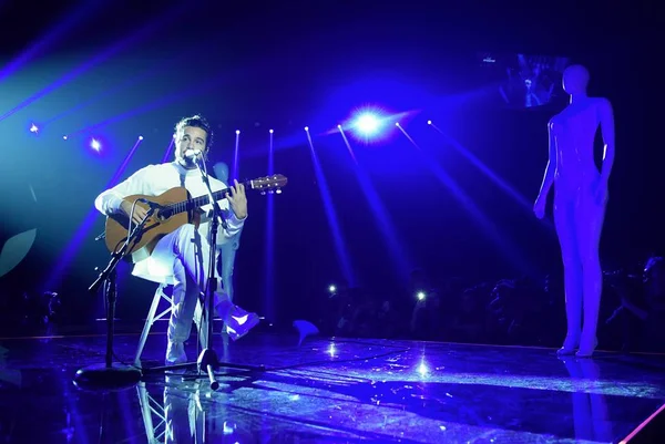 Veja onde assistir e como será a live com show de Tiago Iorc