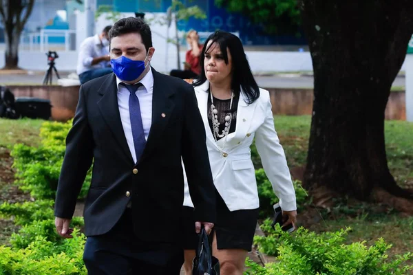 Defesa de Sara Winter vai pedir adiamento do depoimento pela segunda vez