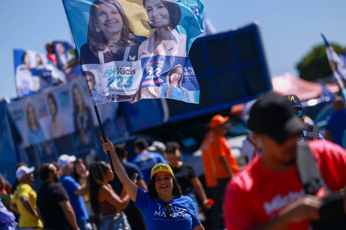 Apoiadores se reúnem em Ceilândia Apoiadores se reúnem em Ceilândia