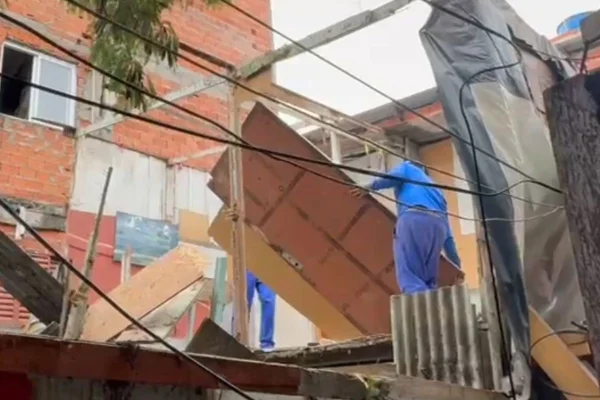 imagem colorida mostra demolição na favela do moinho - Metrópoles