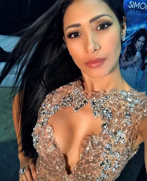 Simaria aparece irreconhecível em foto: “Melhorou 1000%”