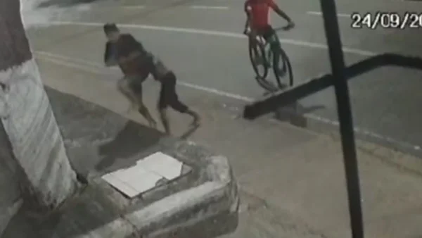imagem colorida mulher assassinada golpe garrafa fortaleza