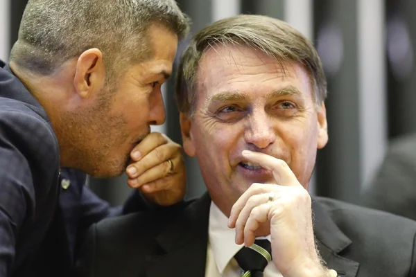 Articulação de Bolsonaro sem “caciques” incomoda siglas do Centrão