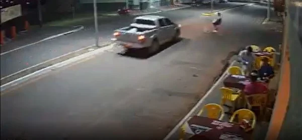 Ciclista é atropelado duas vezes