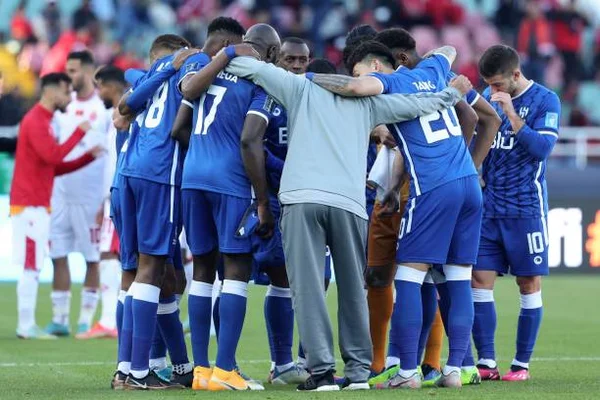 Num jogo de times fracos; sobrou o menos ruim para o Flamengo pegar