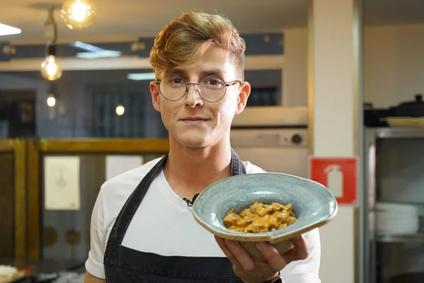 Merenda de Solteiro: aprenda a preparar um estrogonofe delicioso
