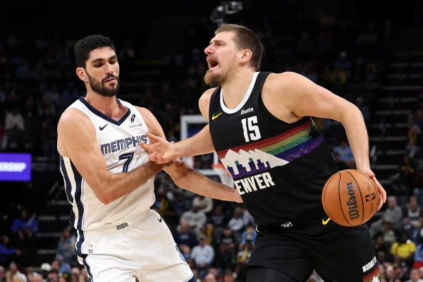 Foto colorida de Nikola Jokic, do Denver Nuggets - Metrópoles