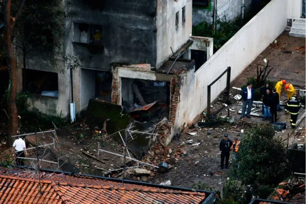 Empresa dona da aeronave que caiu com Eduardo Campos é condenada a indenizar proprietário de um dos imóveis do local que foi atingido - Metrópoles