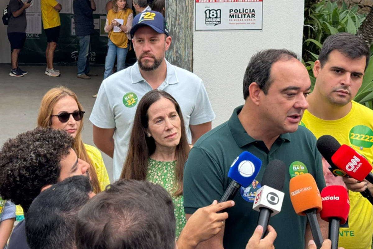 Flávio Roscoe (PL) vota em BH e pede escolha "com consciência"
