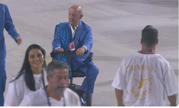 O presidente da Câmara dos Deputados, Arthur Lira, e o contraventor Anísio Abraão David no desfile da Beija-Flor