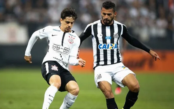 Corinthians vence o Santos e assume a liderança do Brasileirão