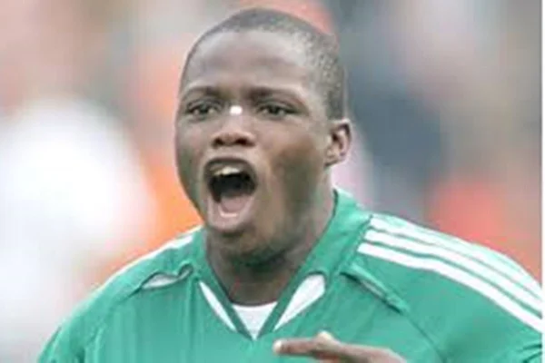 Imagem colorida de Gift Atulewa, ex-jogador da NIgéria - Metrópoles