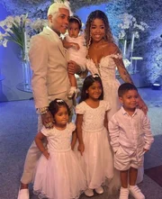 Poze tem cinco filhos, sendo três deles do casal