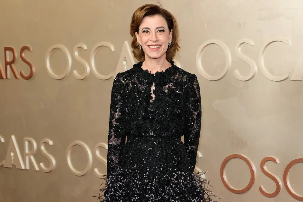 Fernanda Torres dispensa convite para desfile no Rio: “Muito cansada”