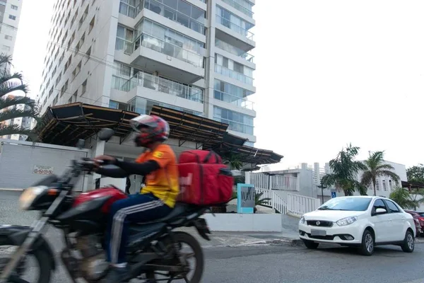 Delivery, vagas e pets são motivos de brigas em condomínios do DF
