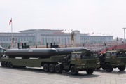 A formação de combate não tripulado baseada no mar participa de um desfile em Pequim, capital da China, em 3 de setembro de 2025.