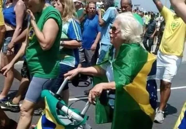 No Twitter, Bolsonaro posta foto de manifestante que morreu em 2018