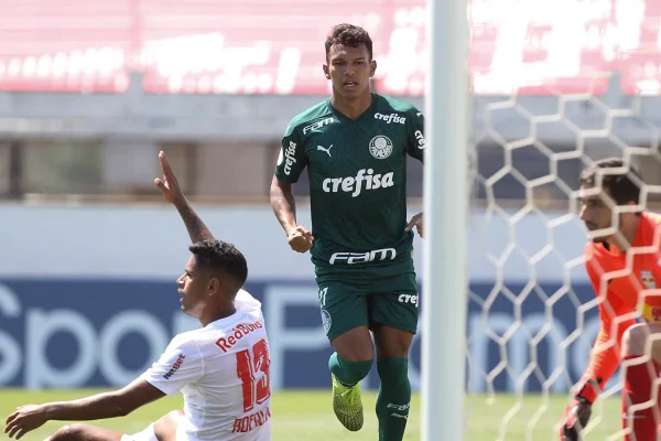 Gabriel Veron comemora gol no Palmeiras