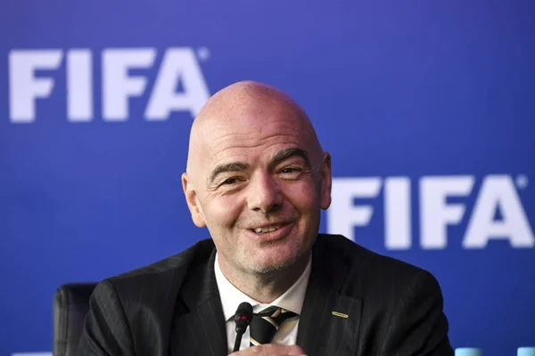 Presidente da Fifa confirma árbitro de vídeo na Copa do Mundo de 2018
