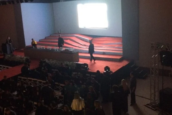 Após desabamento de palco, formanda receberá R$ 7 mil por danos morais