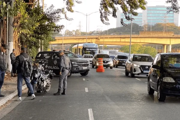 PM assalto atira suspeitos marginal