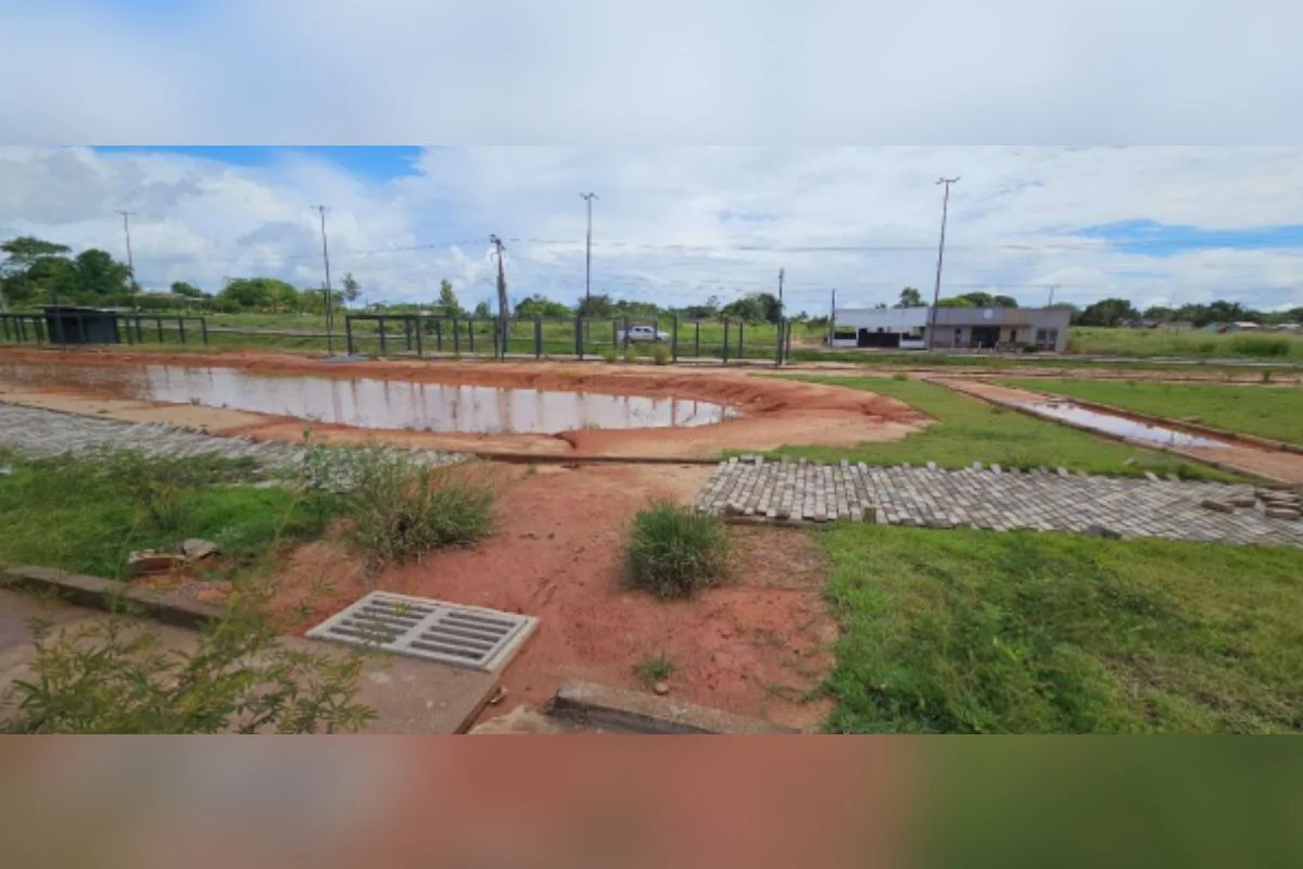 Praça Buritis, localizada na sede do município Praça Buritis, localizada na sede do município