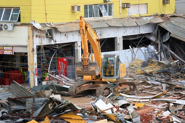 GDF contratará empresa para demolir e até implodir obras ilegais