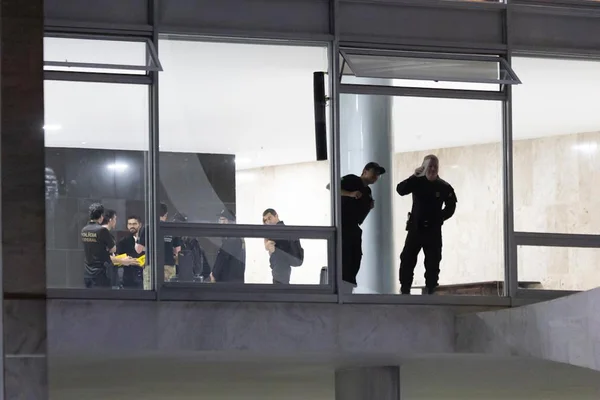 Sangue, fezes e urina no Planalto poderão identificar vândalos