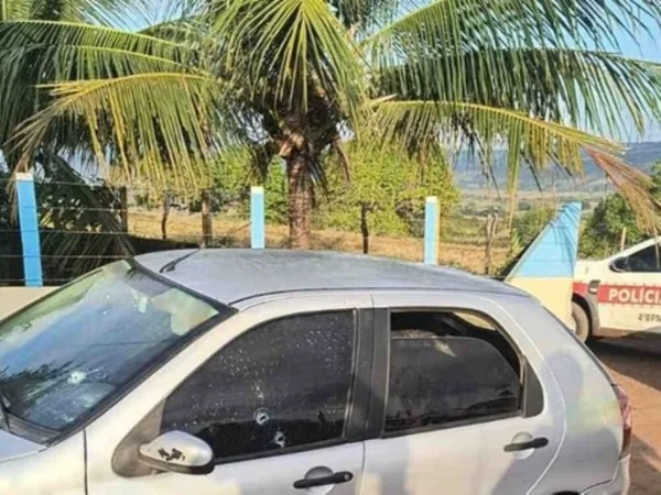 Foto colorida do carro do candidato a vice-prefeito de Brejo da Paraíba - Metrópoles