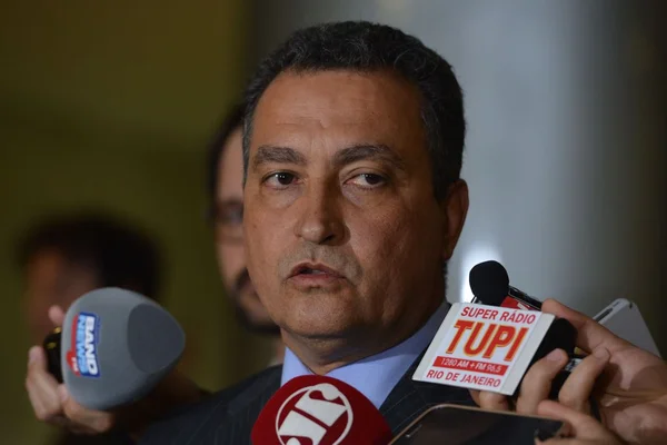 Vídeo publicado por Flávio Bolsonaro é falso, diz governador