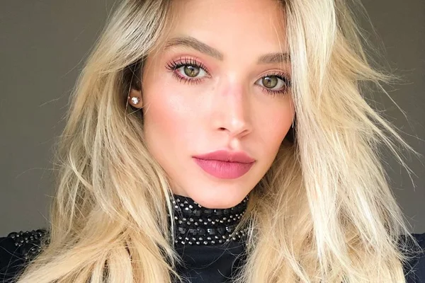 Carol Dias, esposa de Kaká, muda drasticamente visual após casar