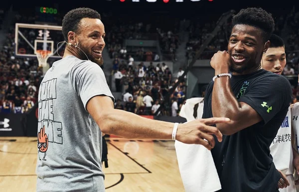 Curry deve reforçar time olímpico dos EUA após fracasso em Mundial