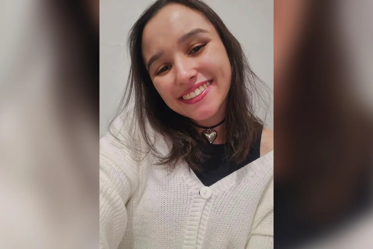 A jovem cursava gestão da tecnologia da informação A jovem cursava gestão da tecnologia da informação