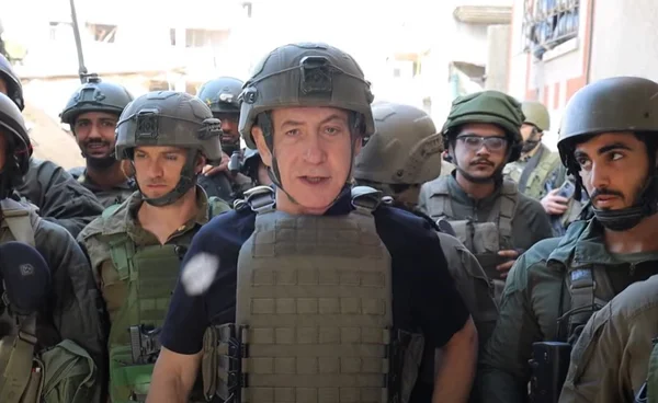 Imagem colorida Netanyahu e exército isralenese - Metrópoles