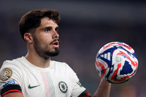 Foto colorida de Pedro Neto, do CHelsea - Metrópoles