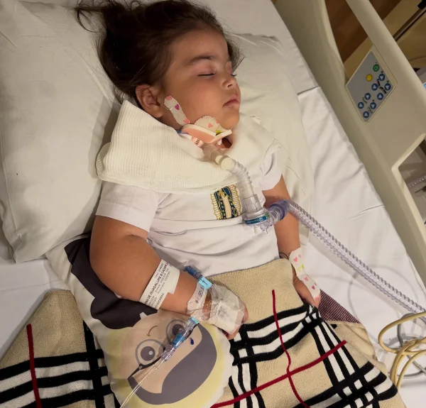 Filha de Juliano Cazarré no CTI: pediatras detalham cuidados intensivos - destaque galeria