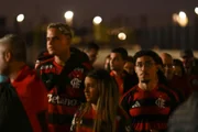 Torcedores chegam animados para Olimpia x Flamengo no Mané Garrincha - imagem 4