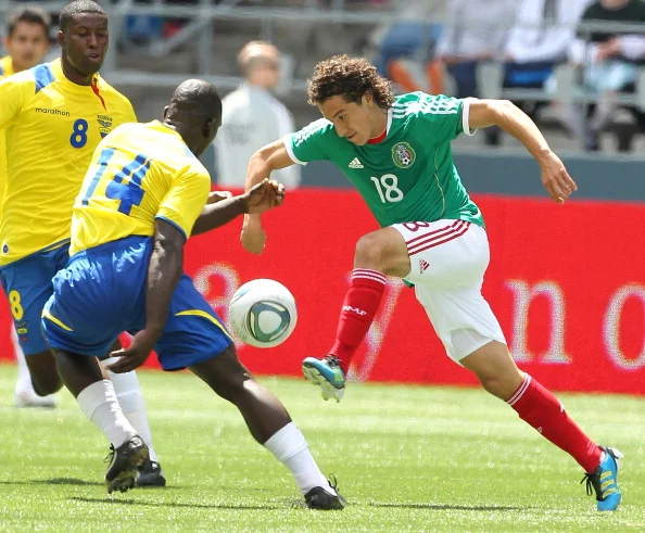 Capitão do México provoca Neymar: “Gosta de exagerar nas faltas”