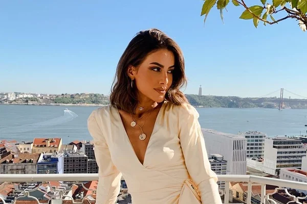 Camila Coelho revela ter epilepsia: “Medo que algo aconteça”