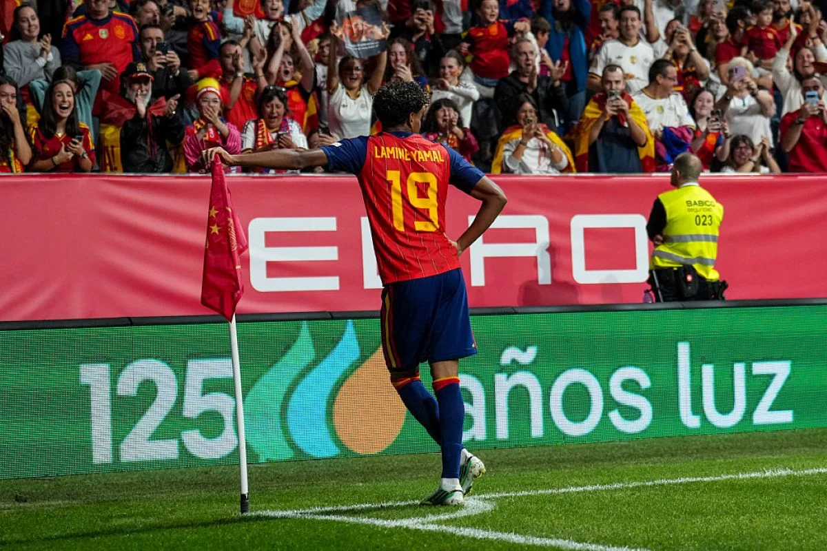 Com gols de Yamal e Rodri, Espanha bate a Tchéquia na Liga das Nações