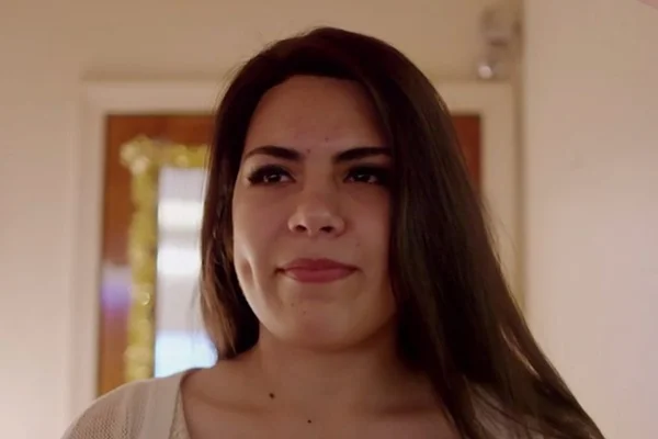 Garota quer vender a virgindade a R$ 1,2 milhão por amor à família