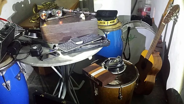 Polícia apreende maconha e instrumentos musicais roubados, em São Sebastião