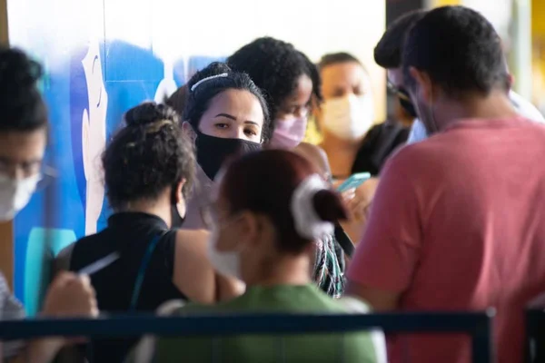 Covid: sintoma e disseminação começam 2 dias após infecção, diz estudo