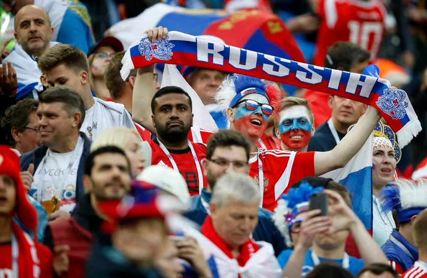 Torcida russa empurra seleção rumo a classificação inédita Torcida russa empurra seleção rumo a classificação inédita