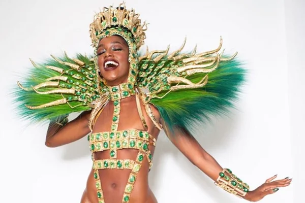 Iza com fantasia que desfilou na Imperatriz em 2020