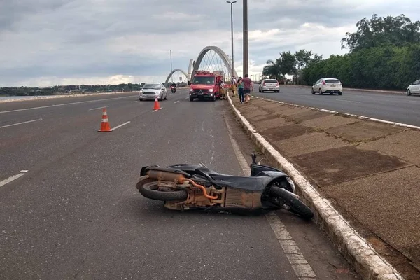 Ele sofreu traumatismo facial grave com sinais de fraturas no nariz, na mandíbula e no braço direito